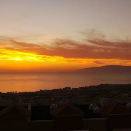 Sunset View And Pool In Paradise 아데제